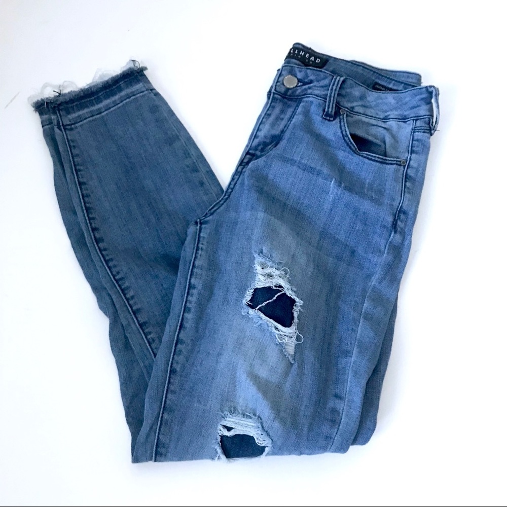 #079 Bullhead distressed skinny jeans